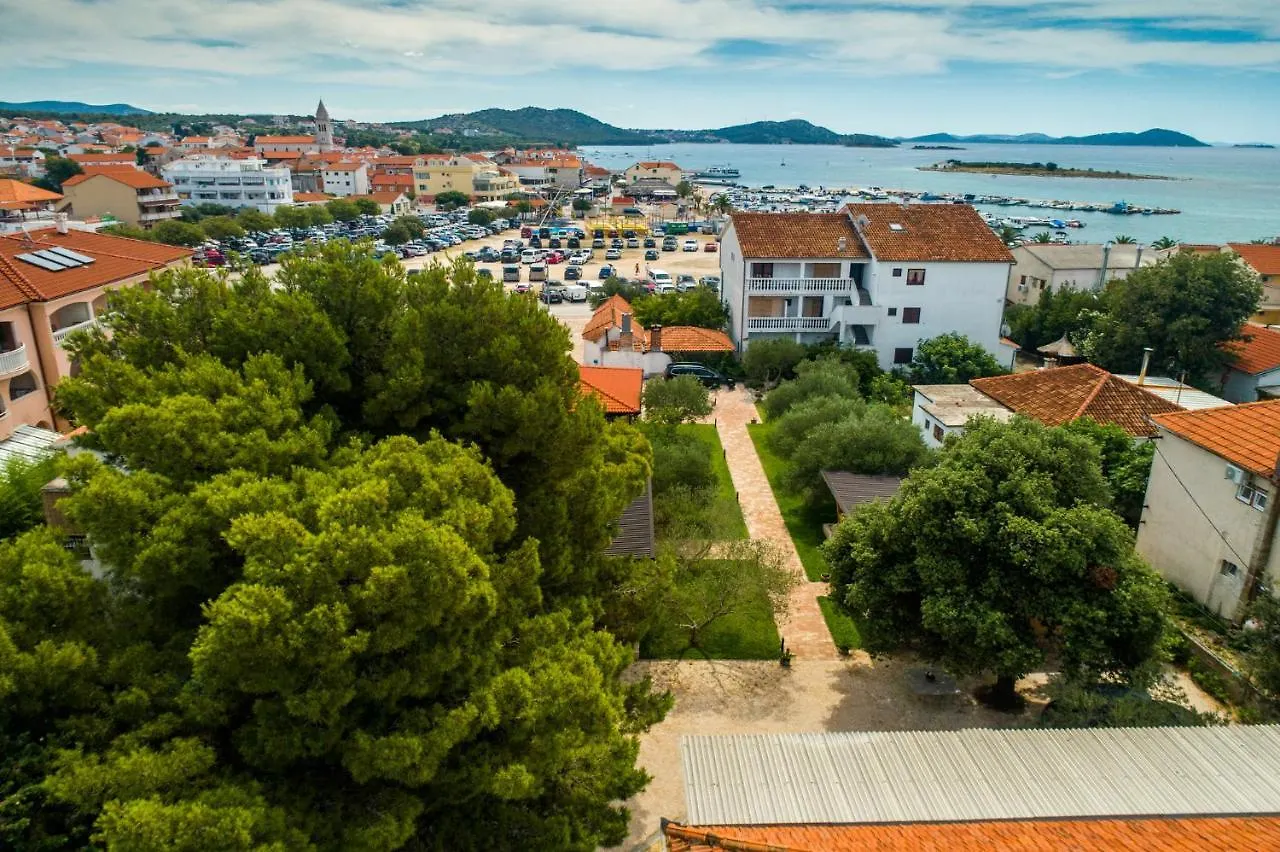Apartmani Mara Pakostane 0*,  Croatia