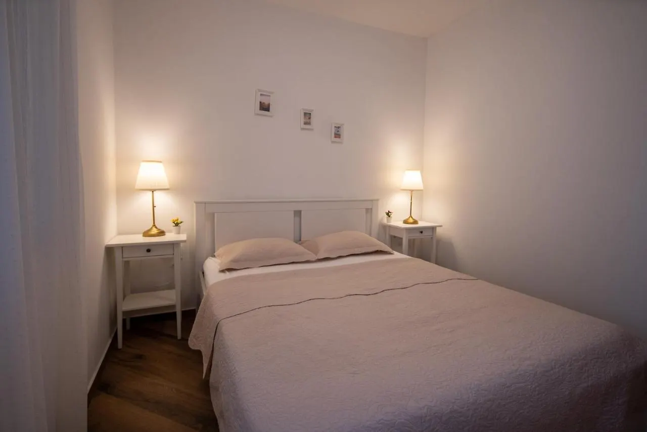 Apartmani Mara Pakostane Apartment