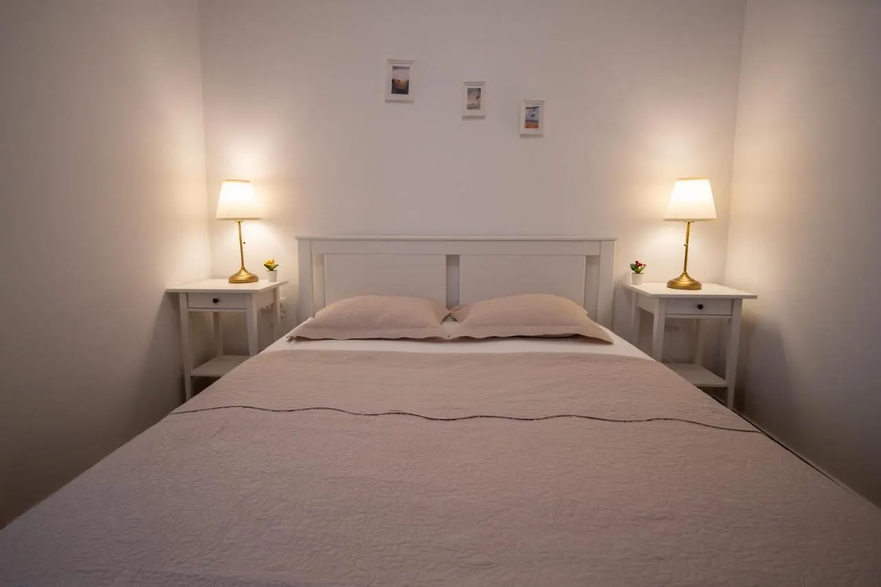 Apartmani Mara Pakoštane 0*,