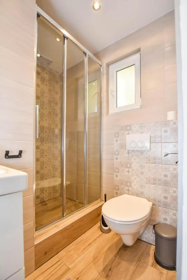 Apartmani Mara Pakostane 0*,  Croatia