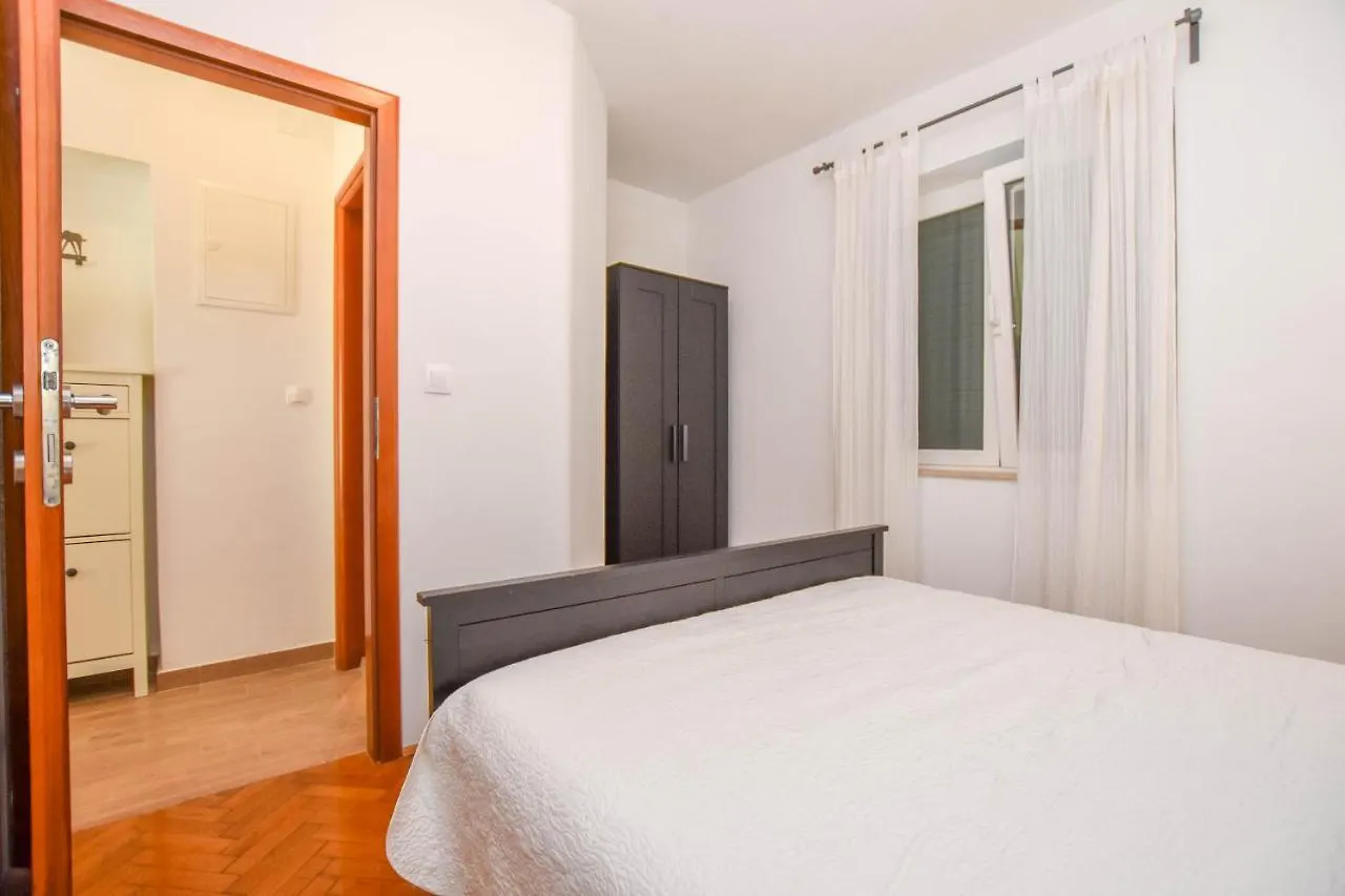 Apartment Apartmani Mara Pakostane