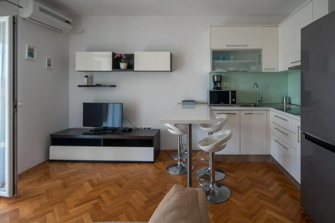 Apartmani Mara Pakostane 0*,  Croatia