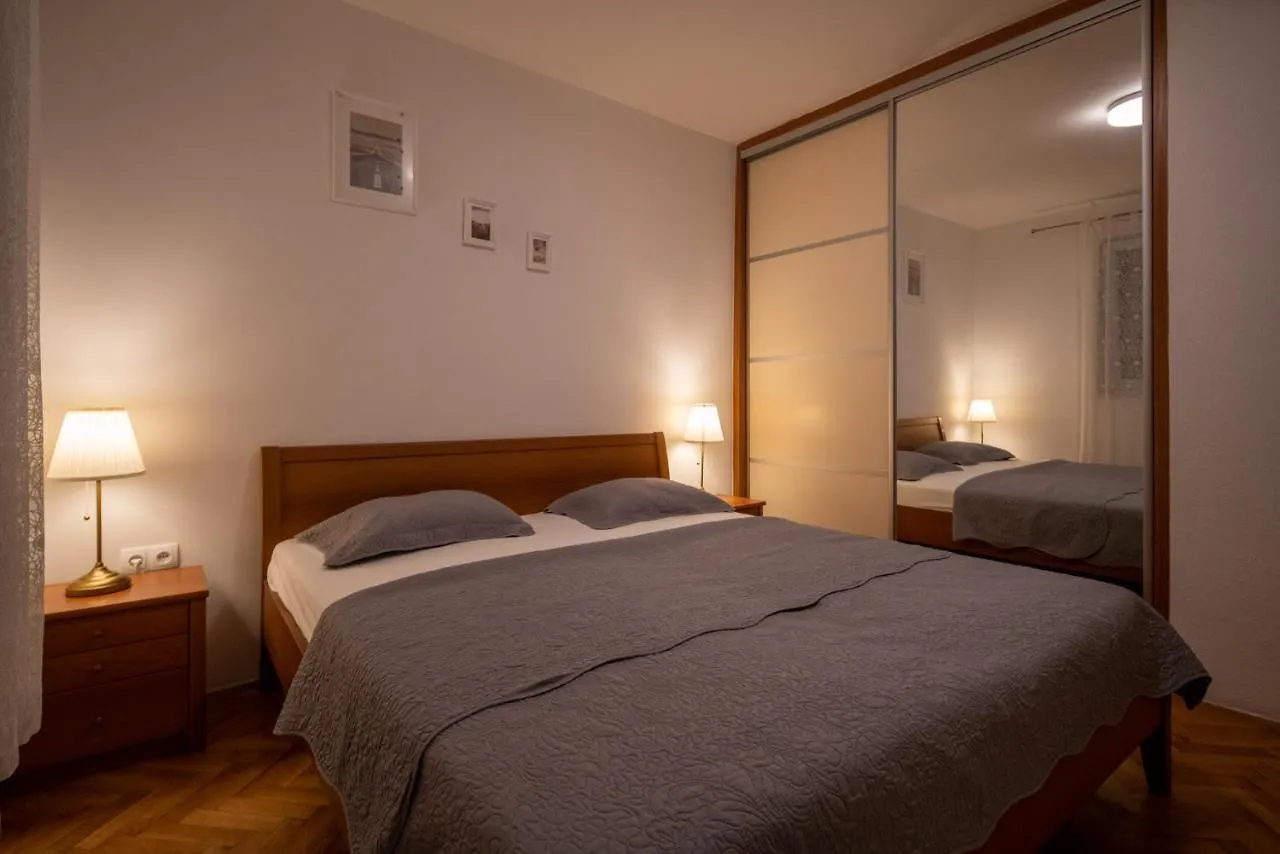 Apartmani Mara Pakostane 0*,  Croatia
