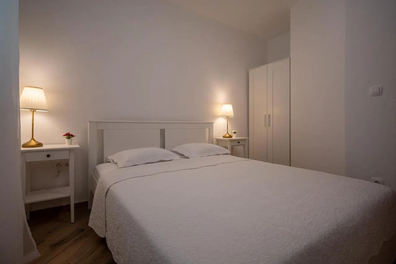 Apartmani Mara Pakostane Apartment