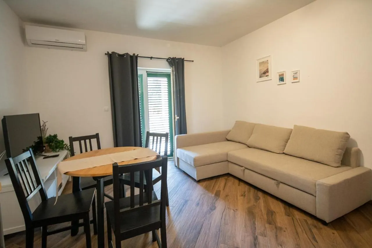 Apartmani Mara Pakostane Apartment