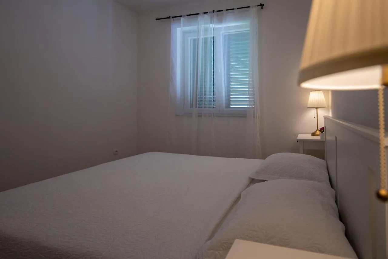 Apartmani Mara Pakostane Croatia